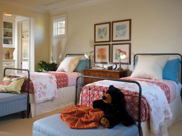 Cape Cod Style Bedroom Twin Beds